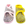 zapatilla de casa con dibujo de piel de lince para niña