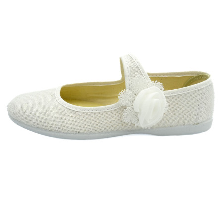 mercedita para niña con flor de ceremonia